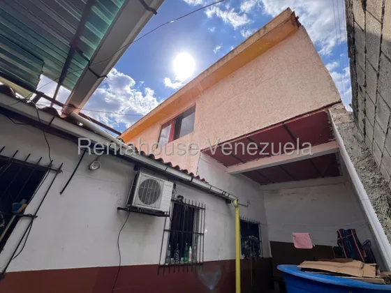 Ampiia Casa En Venta, Urb. Privada La Fontana, Prolongacion Av. Aragua, La Morita, Maracay, 25-21612 Mv