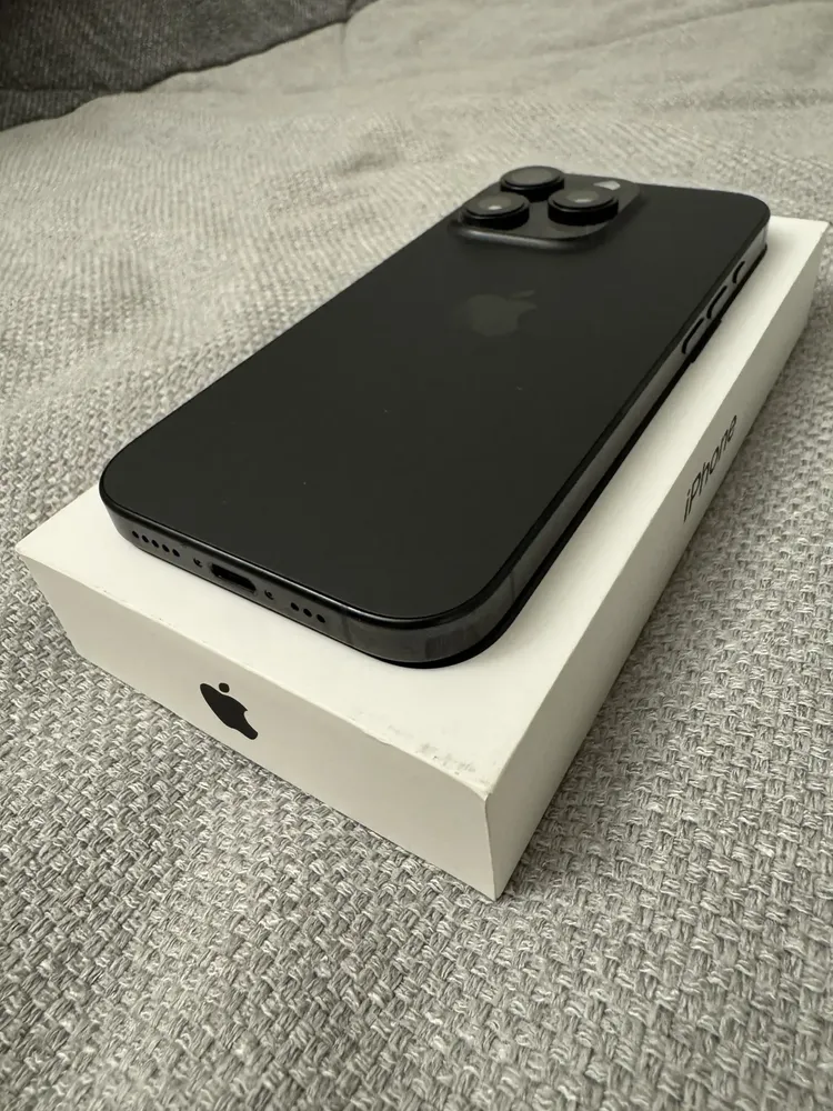 Apple iPhone 16 Pro (256 GB) - Titânio-preto | Frete grátis