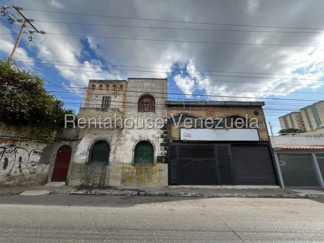 Dennymar, Alquila Espectacular Local Comercial Ubicado En El Centro De Barquisimeto Cuenta Con 60m2 A Pie De Calle Y Con Todos Los Servicios Basicos Operativos B5a22006                                