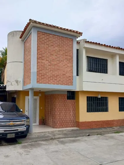 Mariana Castillo Vende Town House Residencias Paraíso - Vith-019