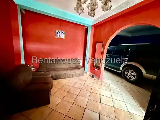 Julio Martínez Vende Cómoda Casa De Dos Niveles Con Local Comercial Al Oeste De Barquisimeto, Con Amplios Espacios Cómodos Y Funcionales Para La Familia,