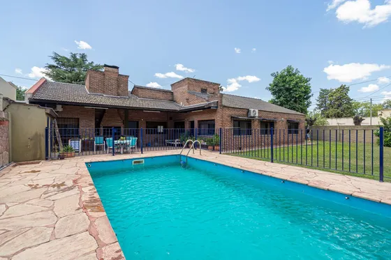 Casa En Venta Ingeniero Maschwitz 5 Ambientes Pileta Lote Propio 