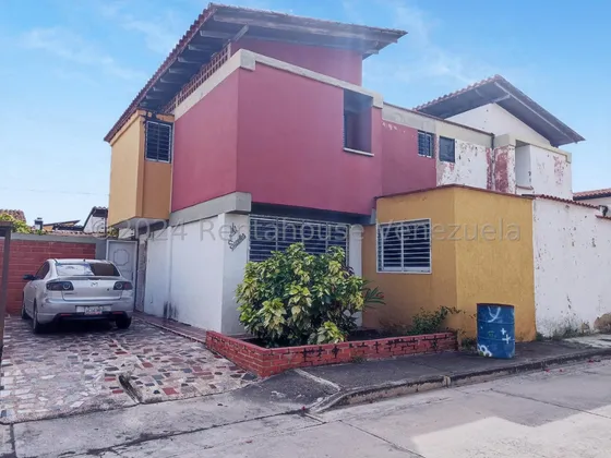 Townhouse En Venta Ubicado En Cagua Urb La Ciudadela Db 25-5739