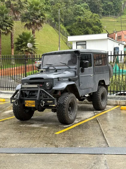Toyota Land Cruiser 4.2 Fj43