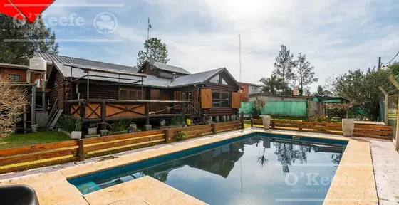 Casa Quinta En Venta En Abasto, Estilo Cabaña Con Hermosa Piscina !!