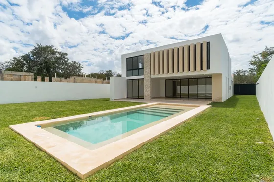 Casa Residencial En Venta En Privada La Rejoyada, Con Amplio Terreno De 844m2