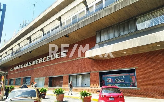 Locales En Alquiler En El Cc Paseo Las Mercedes 150mts
