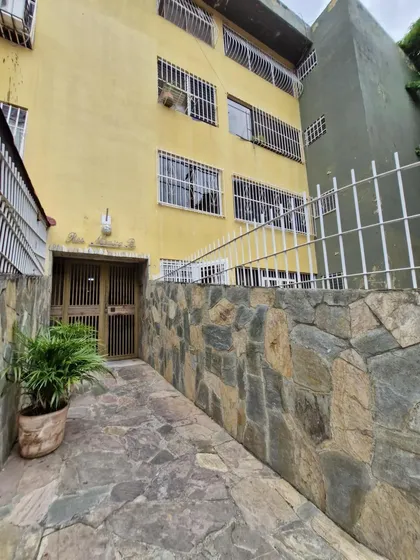 Apartamento En Venta En Colinas De Guataparo Con Vista A La Montaña Entrada De Luz Natural. Cercano A Mercados, Farmacias, Colegios Y Av. Principal.