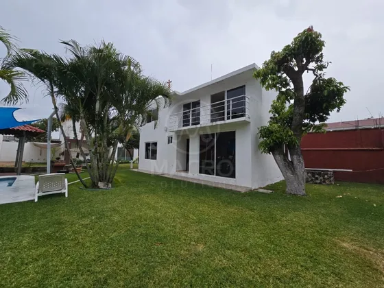 Casa En Venta En Anenecuilco De Dos Niveles