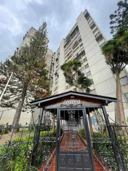 Lindo Apartamento En Rosaleda Piso Bajito