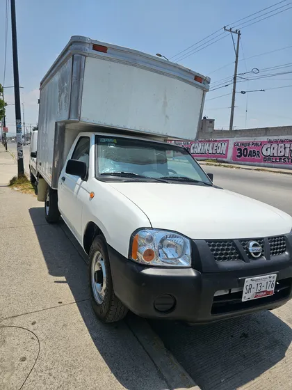 Nissan Np300 2.4 Chasis Dh Mt