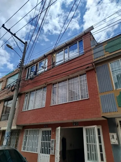 Casa Bosa, Leon Xiii. Autopista Sur.
