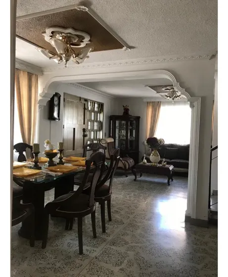 Casa Unifamiliar Para La Venta En Los Colores Medellín
