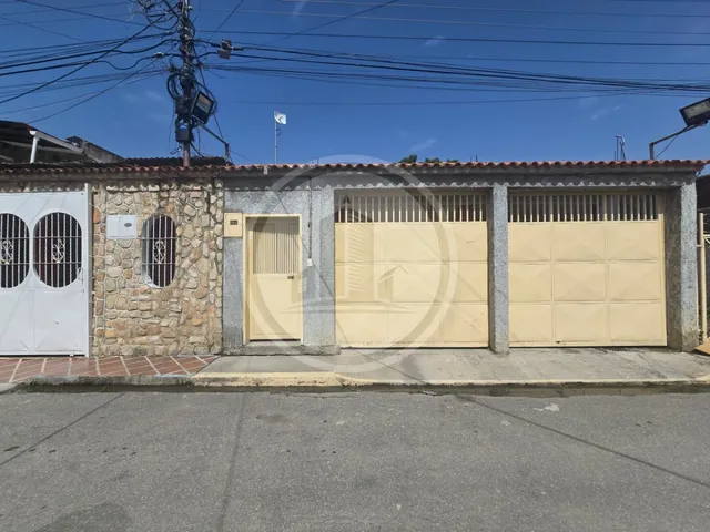  Venta Comoda Casa Amoblada Ubicada En Santa Cruz  Urb Los Mangos, La Misma Cuenta Con: 142 Mtrs2  Estado Aragua    022js  