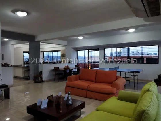 Maria Gonzalez 24-28181 Apartamento En Venta El Parral Valencia, Amoblado, Planta Eléctrica Insonora, Tanque De Agua 6000 Litros, Vista Panorámica