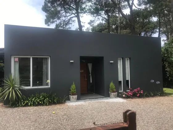 Casa Para Vivir Todo El Año A 1 Cuadra De Playa Brava