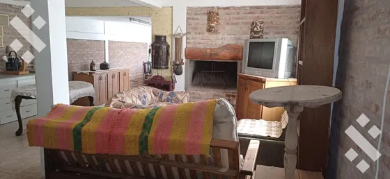 Venta: Casa   C/ Piscina En Lago Pellegrini-  C/ Escritura-  Cinco Saltos (rn)