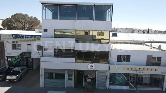 Edificio De 4 Pisos, Calle Principal Excelente Ubicación