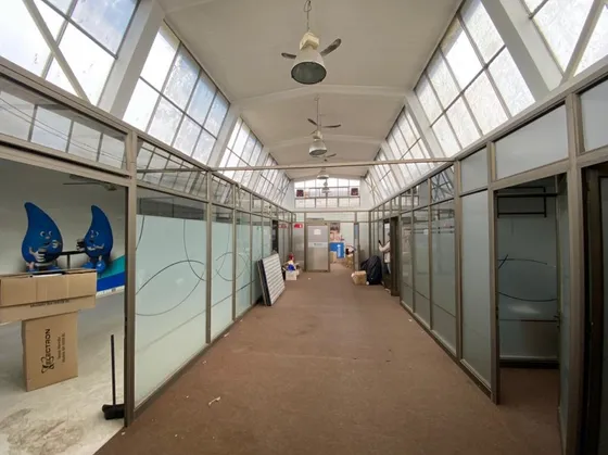 Oficina Comercial Con Atención A Publico, Centro De Valp.