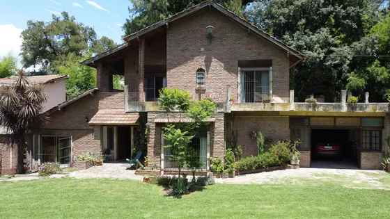 Casa Con Gran Terreno En  Pacheco