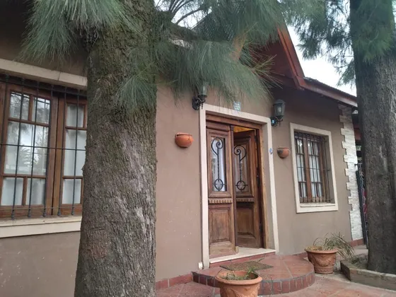 Casa En Barrio Parque Leloir