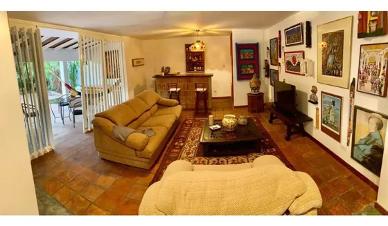 En Venta En Calle Cerrada Casa 332m2.  Urb. Altamira 8489