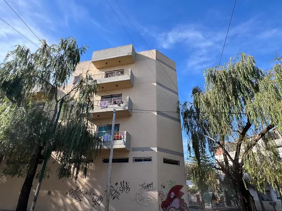 Departamento En  Venta De 2 Amb Con Balcón Y Terraza