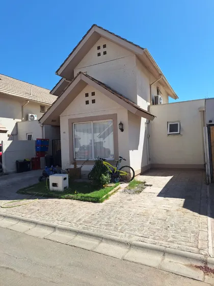 Casa Dos Pisos En Condominio Linderos