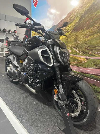 Ducati Diavel V4