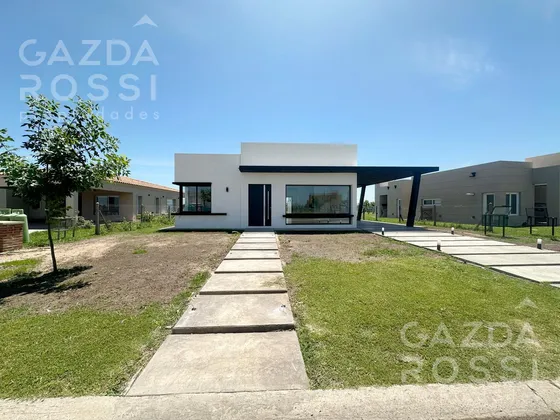 Casa 4 Dormitorios  Con Piscina A Estrenar  En Barrio San Felipe