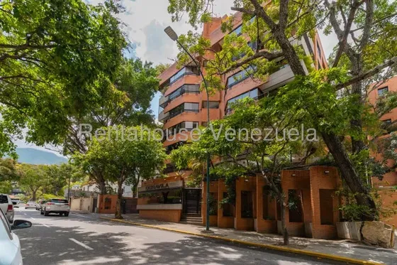 Pent House En Venta Con Cocina Ferrara Y Pisos De Mármol Campo Alegre #26-1837 Darlys
