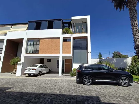 Residencia En Venta  En La Carcaña