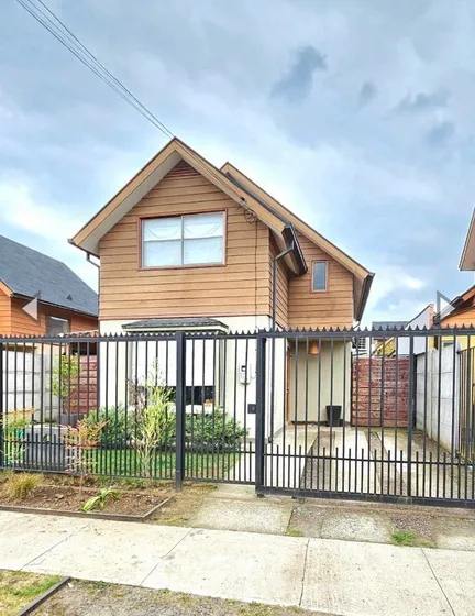Casa En Venta De 3 Dorm. En Curicó