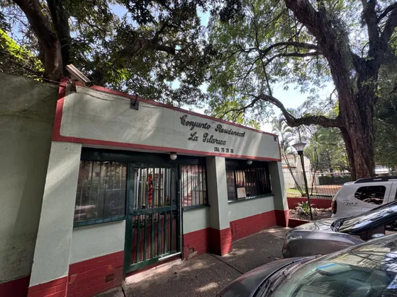 Casa En Venta En El Refugio. Cod V8014641