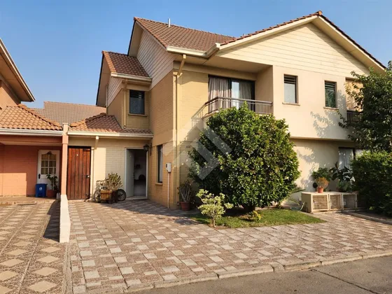 Casa En Venta De 3 Dorm. En Maipú