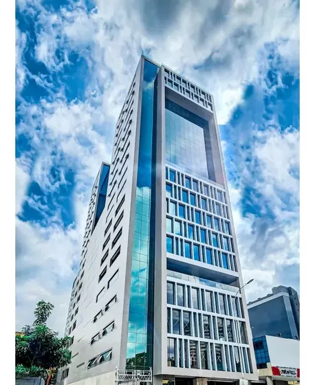 Alquiler Oficinas Torre Nest Las Mercedes 280m2+ Ter..10000$ Obra Gris