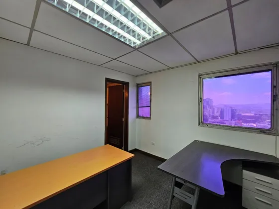 Alquiler De Excelente Oficina Amueblada En La Torre Exa, El Rosal Chacao