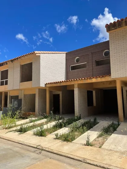 Venta De Townhouse A Estrenar En Cumbres De La Esmeralda San Diego. Angel Tovar