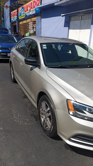 Volkswagen Jetta 2.0 L4 Mt