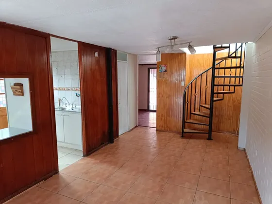 Casa De 3d/2b Cerca De Santa Isabel Av. Eucaliptus