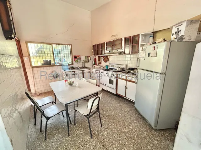 Dennymar, Vende Espectacular Casa En Avenida Principal Del Centro De Barquisimeto Cuenta Con 2 Locales Comerciales Y Todo En Optimas Condiciones. Con Todos Los Servicios Basicos B5a18806              