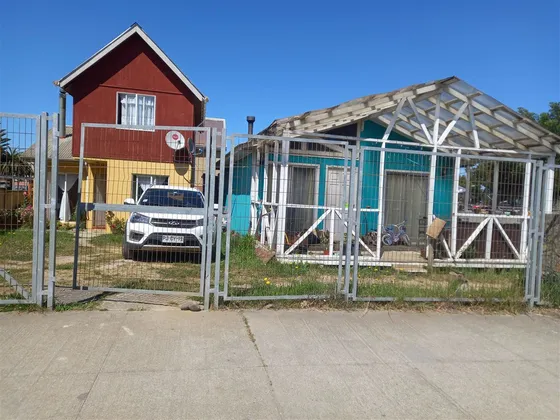 Casa En Venta De 5 Dorm. En Tomé