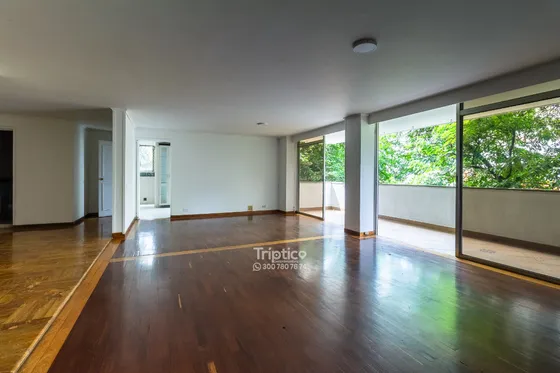 Apartamento En Venta En La Frontera, Medellín, Amplio E Iluminado