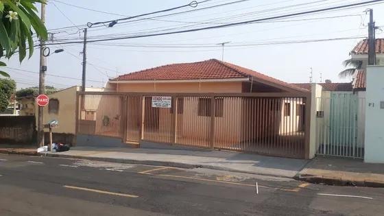 Casa Com Edícula Nos Fundos Ótimo Local Perto De Tudo