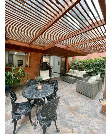 Casa En Urbanización. El Poblado Los Gonzalez