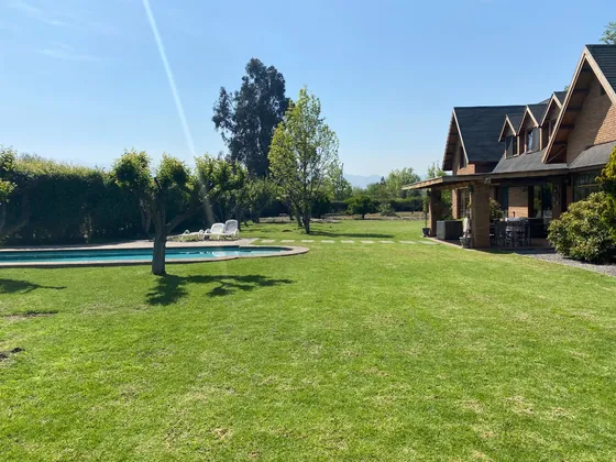 Casa Soñada Y Como Nueva En Condominio Algarrobal, Chicureo.