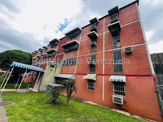 En Venta Apartamento En Fundación Maracay Ii . 27-2868 Hp