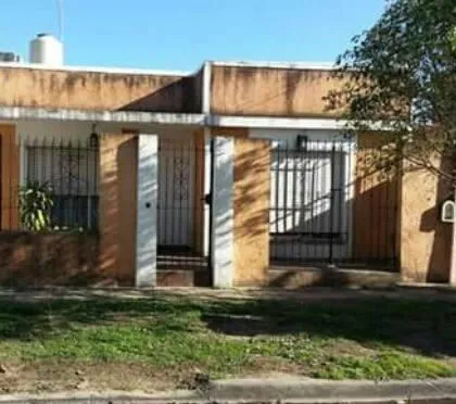 Casa- Venta  - Castelar - 3 Ambientes -parque - Patio - Perm