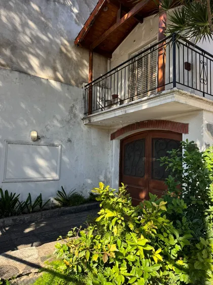  Vende Chalet Sobre 3  Lotes 450 M2. Excelente Para Inversor Salida A 2 Calles 