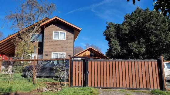 Casa En Venta De 3 Dorm. En Pucón Más Cabaña